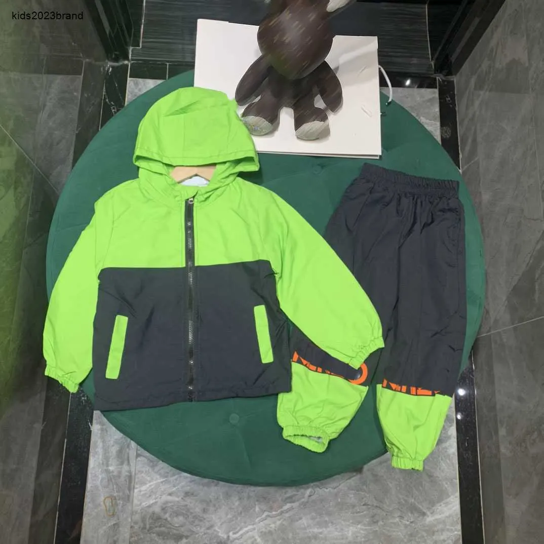 Neues Windjacke-Set für Baby-Trainingsanzüge für Jungen und Mädchen, Größe 100–160, Kapuzenjacke und Freizeithose im Panel-Design, 15. Okt