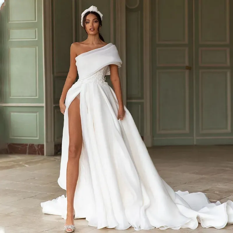 Abiti da sposa eleganti con applicazioni monospalla Split A-Line Gow con fiocco Swoop Train Abito da sposa Robe De Mariee 328 328