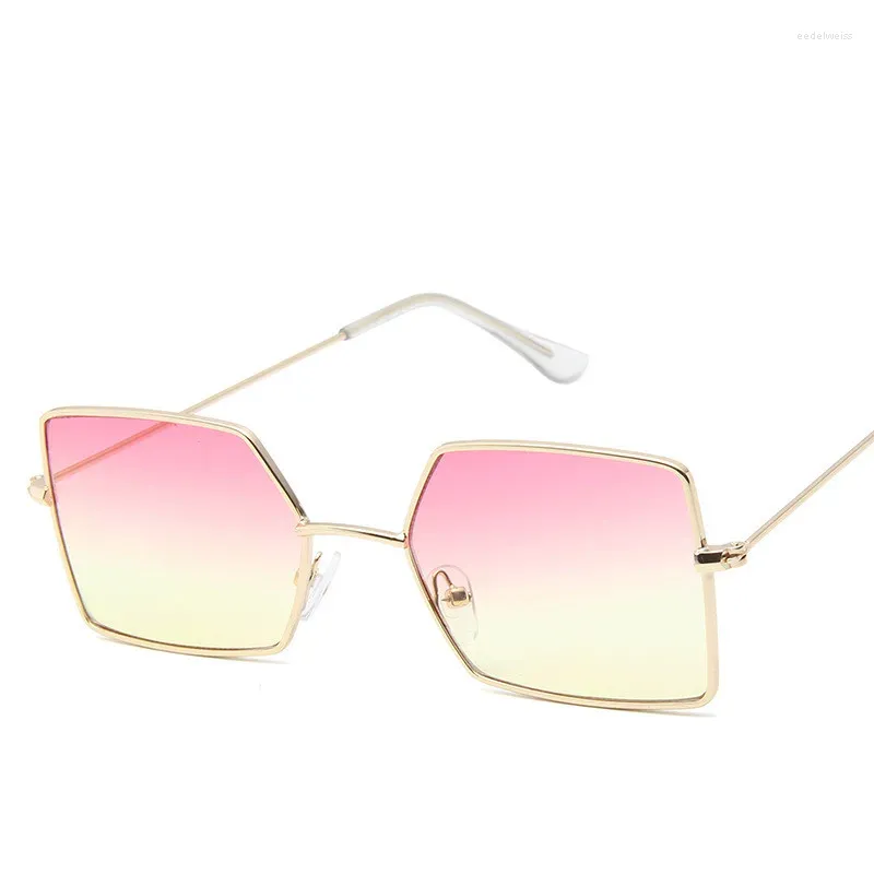 Solglasögon Personlighet Shield Ms Fashion Metal Frame Sun Glasses Women Brand Design Color Lens Goggles UV400