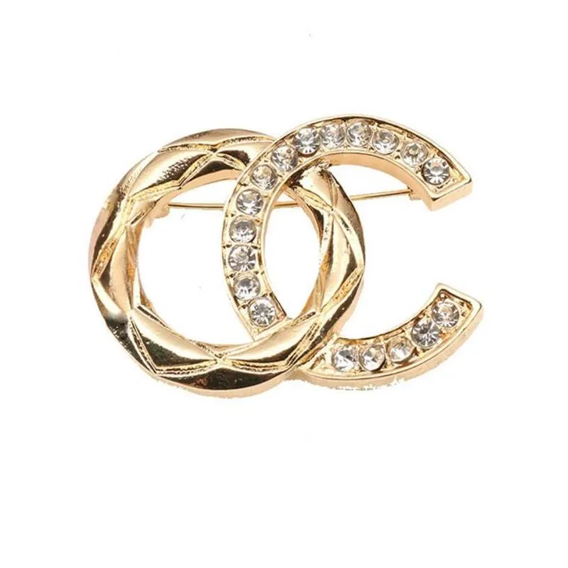 Diseñador de lujo carta de la marca Broches con incrustaciones de alta calidad Perla Rhinestone Broche para mujer 18 K chapado en oro mujeres boda Broches Tre253h