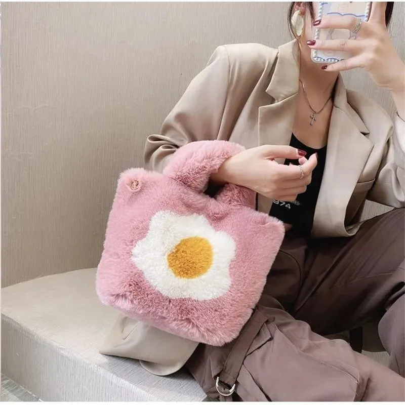 Borse da sera Borsa da donna in morbida pelliccia sintetica Borsa con stampe di uova fritte Borsa piccola Tote Borsa per la spesa in peluche Cartone animato Pochette invernale Catena di metallo 231018