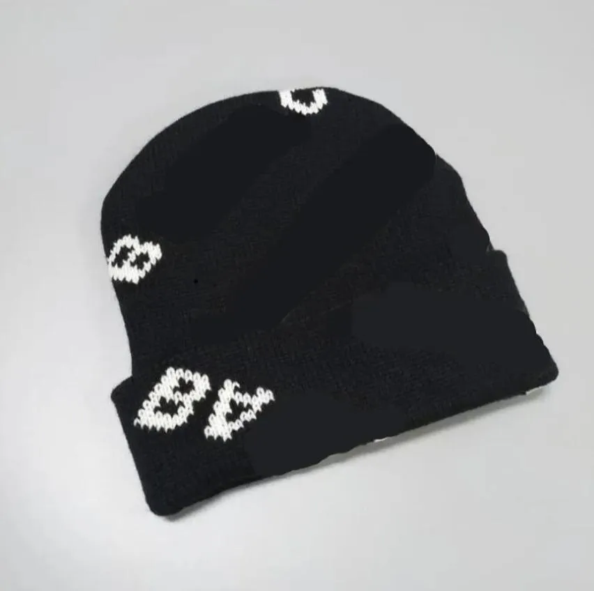 Berretto di design Berretti invernali di lusso da donna protezione per le orecchie caldo cappello antivento moda casual berretto da sci da viaggio all'aperto indossabile 01