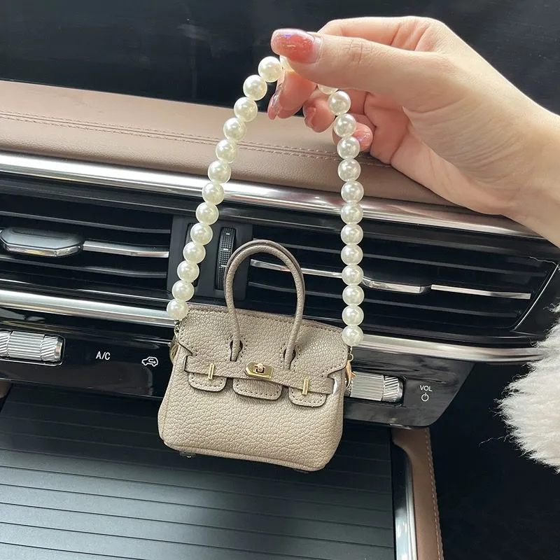 Designer Fashion Key Buckle Bag Car Keychain Handmade Leather Keychains Man Woman Purse Bags Pendant Mini Fashion Keychains Accessories