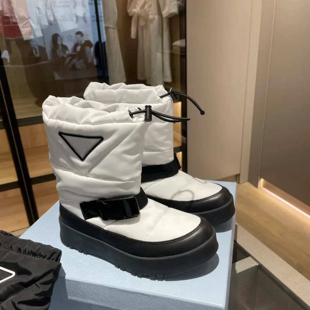 Scarponi da neve da sci imbottiti Scarpe per la stagione fredda Scarponi invernali Caldi stivali da neve alla caviglia in nylon trapuntato Designer di lusso Stivaletti slip-on di moda Scarpa da donna con scatola