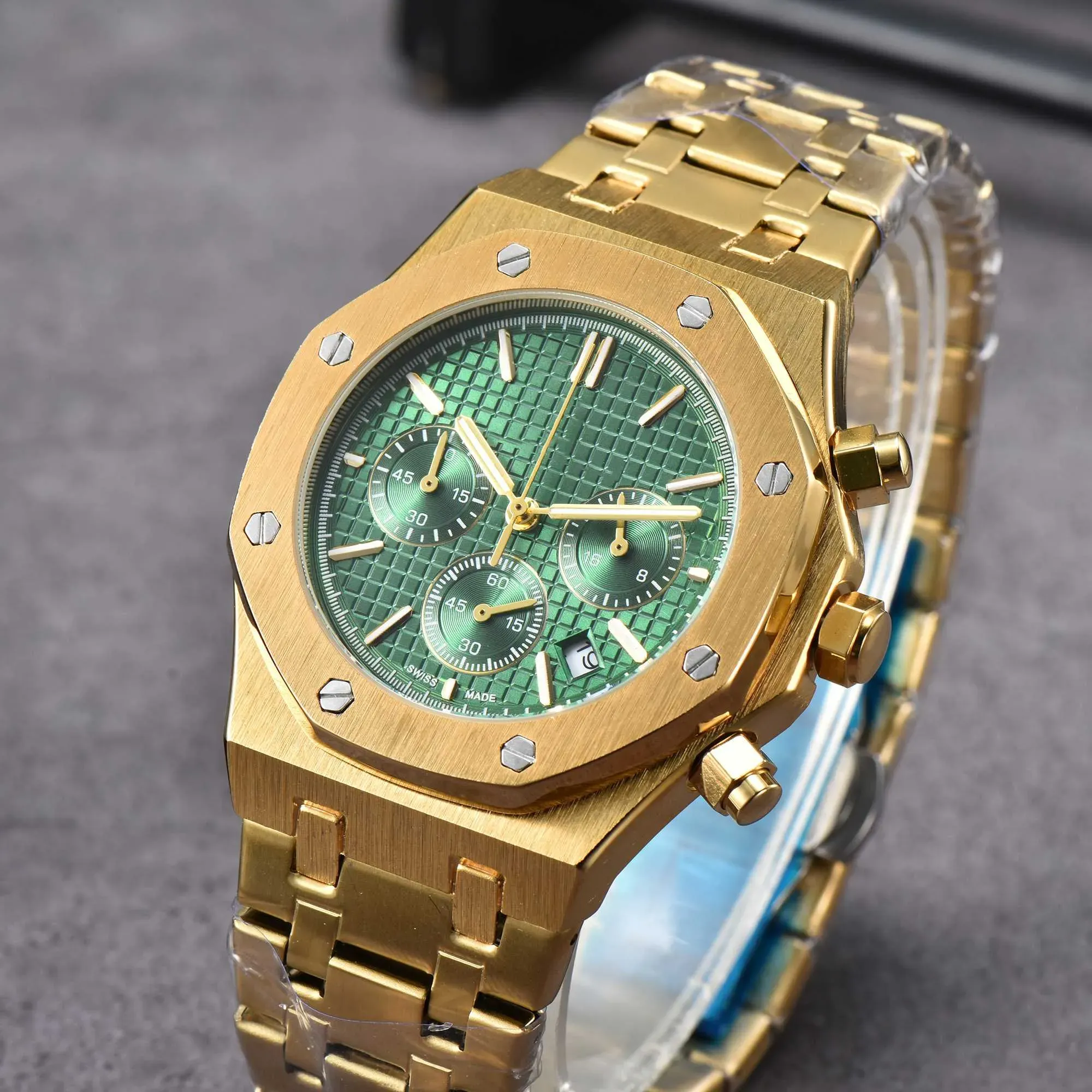 2023 New Hot Most Multicolor Classic Steel Strap Three Eyes Vintage Quartz Movement Markers Man Watch Designer Luxury a p