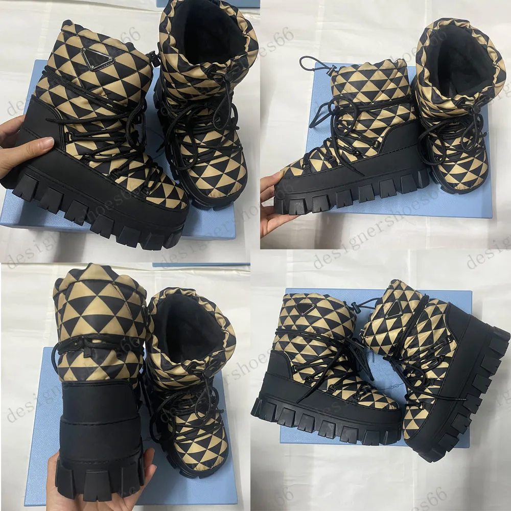 Nylon Gabardine Apres Ski Boots 1U007N تتميز بشعارها المثلث المعدني المعدني المجاوم الرياضي.