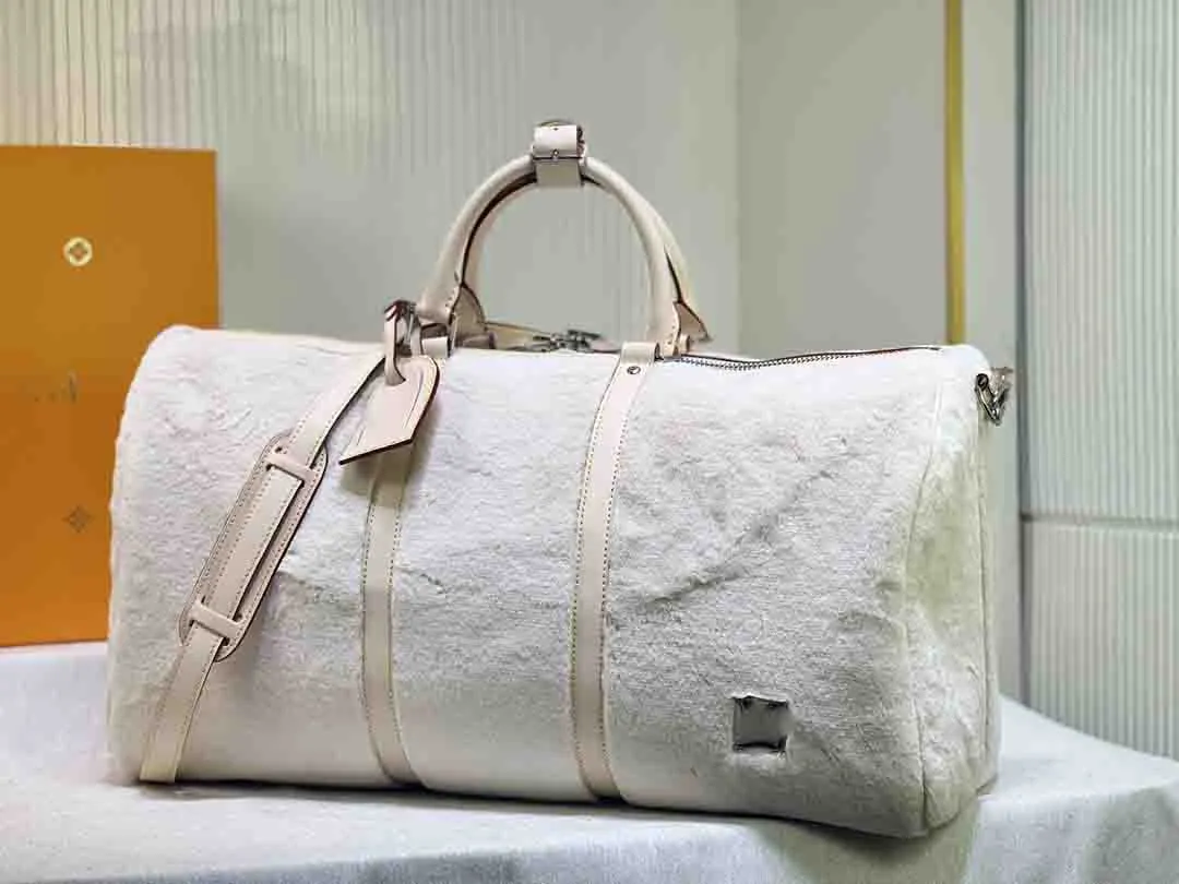 Shearling Duffle Bag, 2024 Teddy Fur Designer Carry Luggage Shearling Duffle Bag, 2024 Teddy Fur Designer Carry Luggage