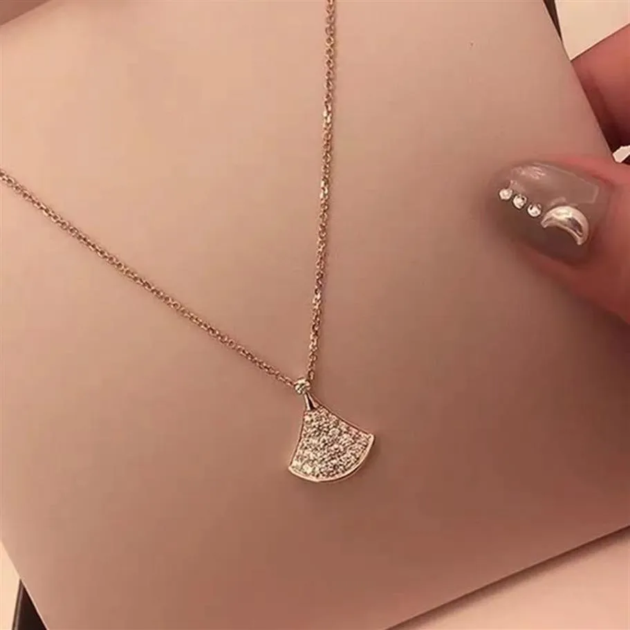 Moda luksusowy mały spódnica Diamentowy naszyjnik wiszący wentylatory w kształcie fanów Rose Gold Creative wysokiej jakości prezent269s
