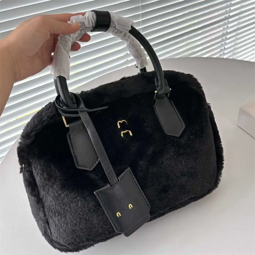 Top luxurys handbag felt crossbody bag Women Luxury Designer Bags Fashion versatile solid color handbags with dust bag