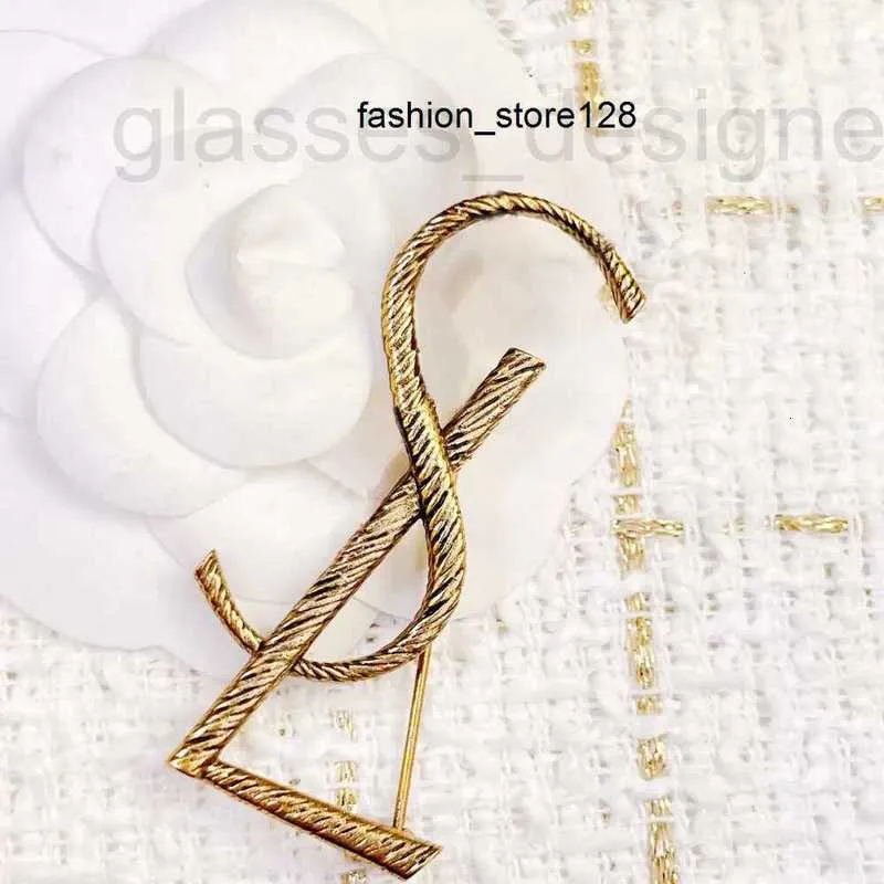 Pinler, Broşlar Tasarımcı Broş Moda Kadınlar İçin Lüks Altın Takı Bayanlar Elbise Aksesuar Pinler Kadınlar İnci Marka Memziren Aracen