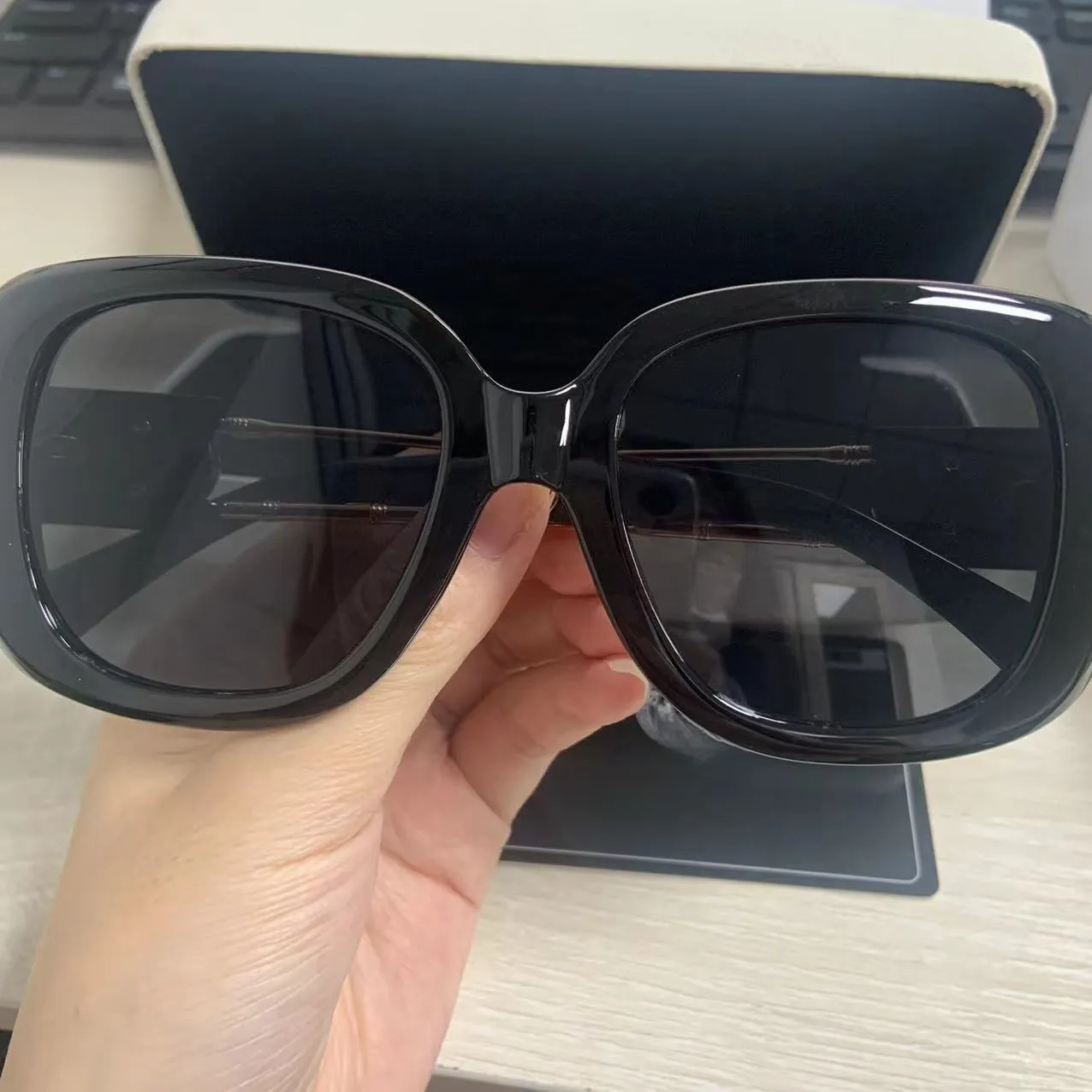 Lunettes de soleil de créateur de mode lunettes de soleil de plage avec boîte d'emballage de bonne qualité
