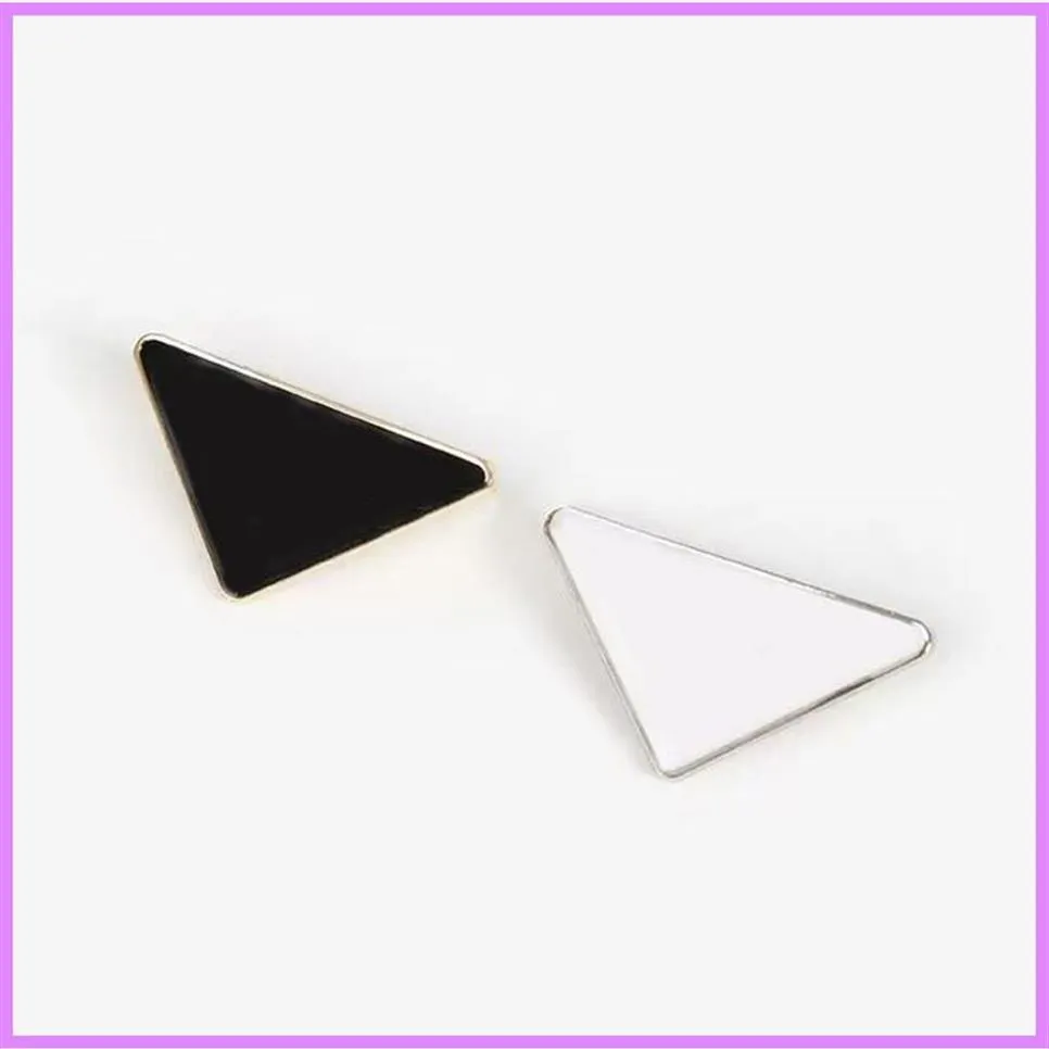 Metall Triangle Letter Brosch New Women Girl Triangle Brosches Suit Lapel Pin White Black Fashion Jewelry Accessories Designer G223274L