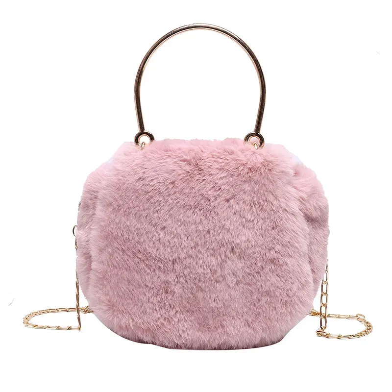 Sacs de soirée Hiver Solide Couleur Sac En Peluche Mode Poignée En Métal Sac À Main Doux Chaud Moelleux Fausse Fourrure Messenger Sac Designer Chaîne Sac À Bandoulière 231018