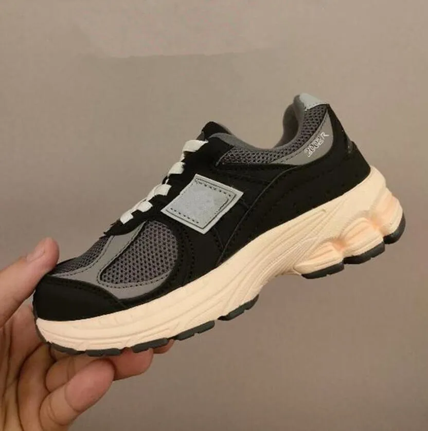 2023 Designer NB 2002R 878 Big Kids Shoes Toddlers pojkar flickor Nya löparskor barn Newbalance 2002 NB2002R Authentic Sneakers Baby Trainer Beauty Shoes