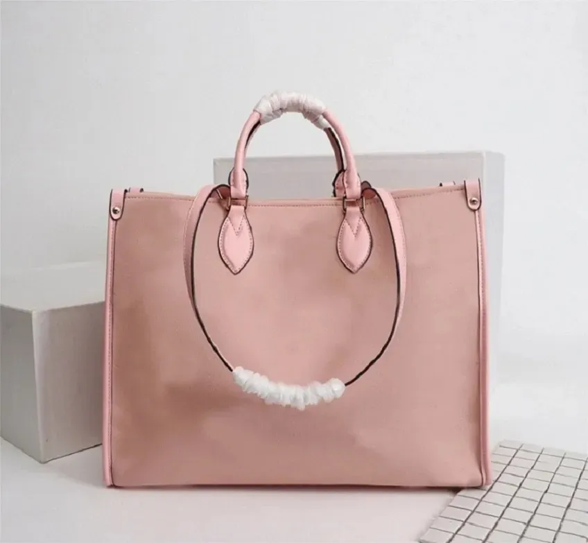 Kvinnor Luxur Designer Handväskor GM -storlek på språng på handväskan Tote Twist Messenger Shopping Bag Axelfickor Totes Cosmetic Bag Free Ship
