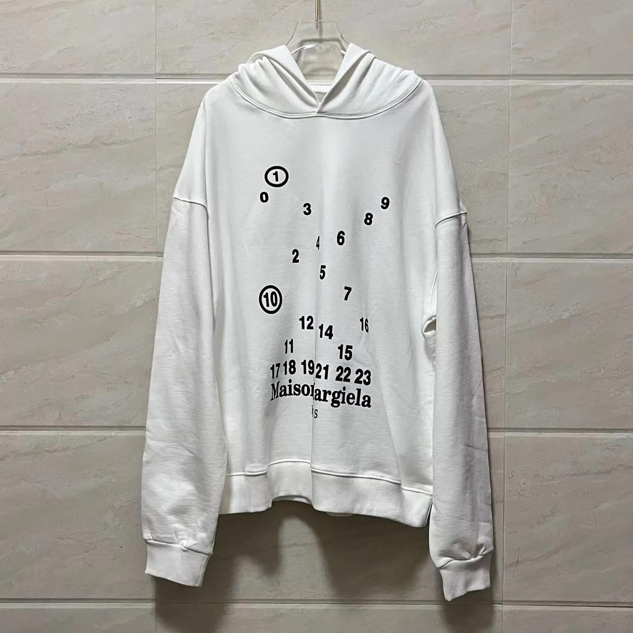 Margiela Hoodies Mens 디자이너 후드 티 코트 코트 남자 남자 여자 도리 아웃복 편지 인쇄 땀 셔츠 테리 바지 크기 s-xl