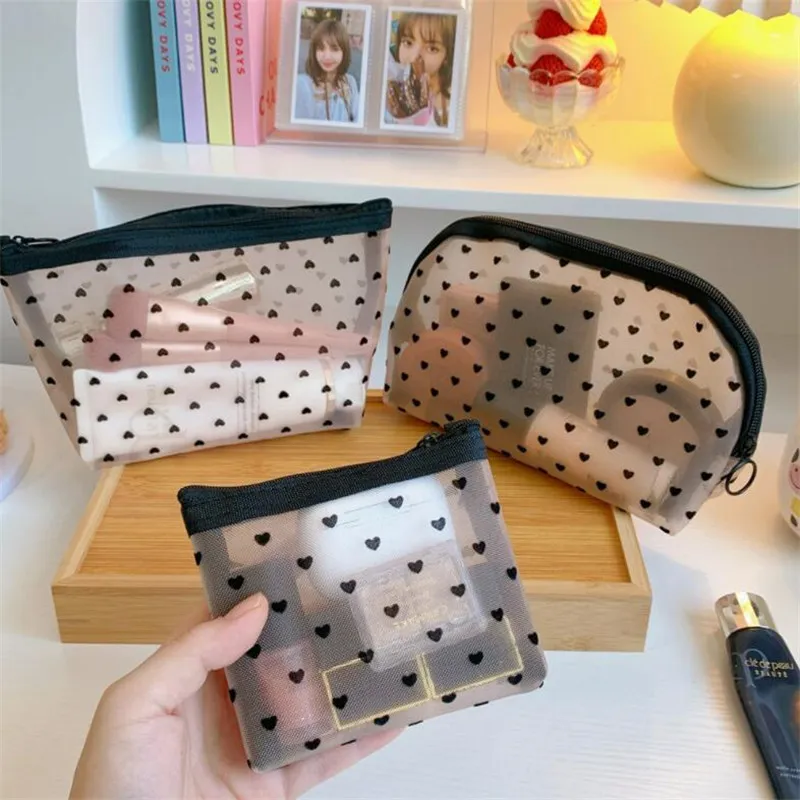 Transparent hjärtmask förvaringspåsar Kvinnor Nödvändig kosmetisk väska researrangör Små stora svarta toalettväskor Makeup Pouch