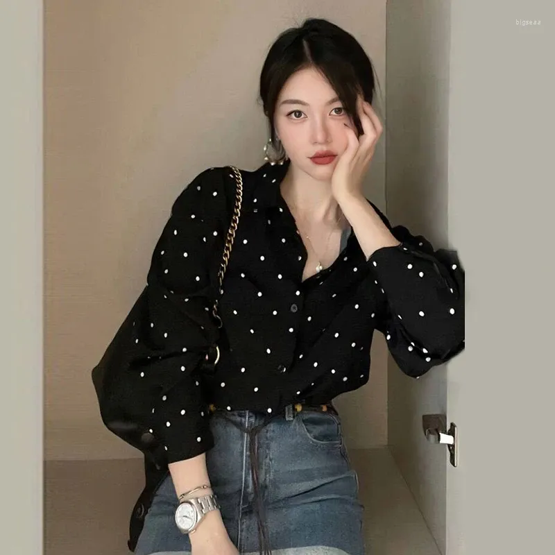 Blouses Femmes Clothland Femmes Vintage Black Dot Blouse Turn Down Col Chemise à manches longues Rétro Office Wear Casual Tops Blusa LA963