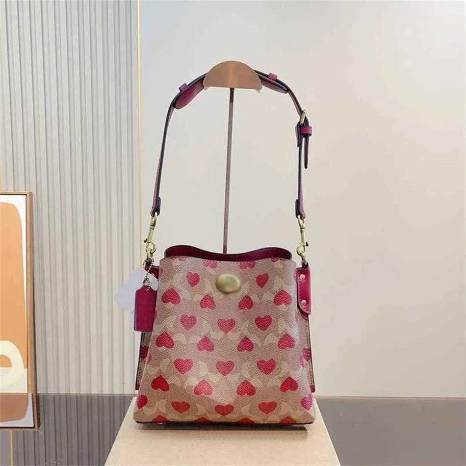 Сумки-ведра с красным сердечным принтом Cach Letter Дизайнерская сумка Женская сумка через плечо Cach Роскошная сумка Модная трендовая сумка-тоут
