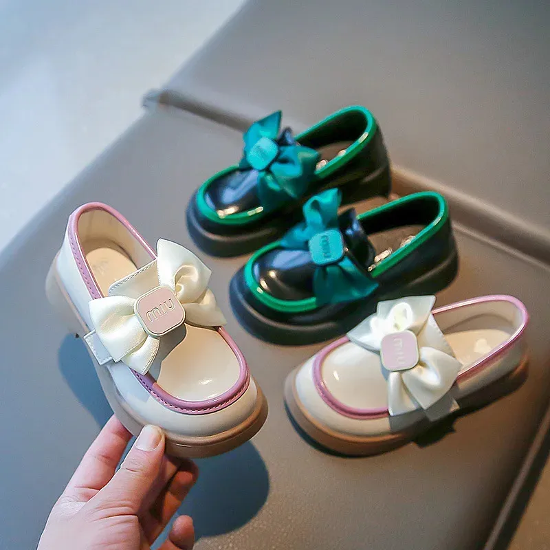 Кроссовки Детская обувь Обувь для девочек Симпатичные лоферы с бантом для девочек Туфли из искусственной кожи для девочек Туфли принцессы Туфли на плоской подошве Дети 231019