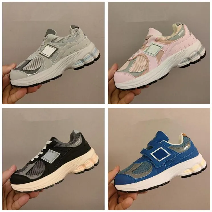 Färsk designer nb 2002r 878 stora barnskor småbarn pojkar flickor nya löpskor barn Newbalance 2002 NB2002R autentiska sneakers baby tränare skönhetskor