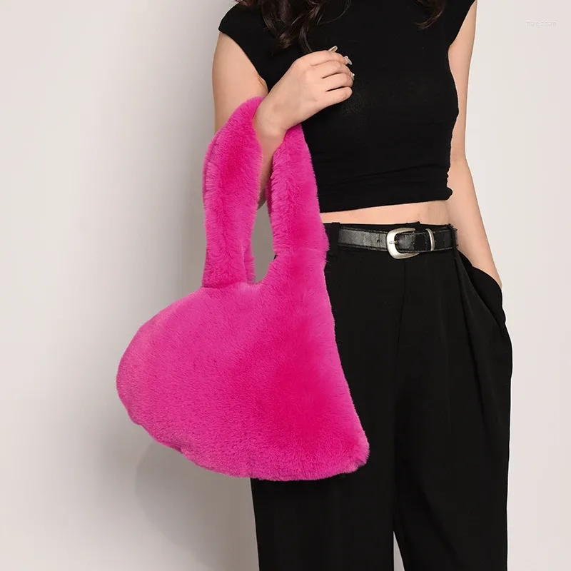 Kvällspåsar rosröd plyschväska för kvinnor älskar hjärta mjuk fluffig handväska axel lyxig faux päls vinter varm shoppare tote sac