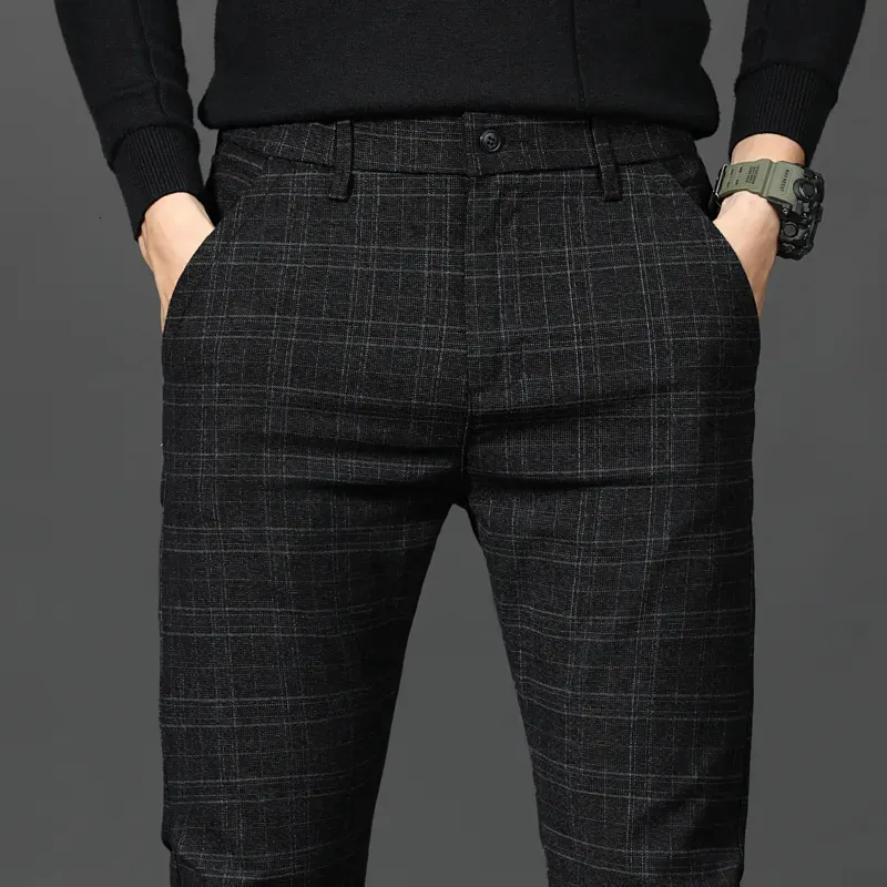 Pantalones para hombres Pantalones a cuadros negros Primavera y otoño Moda Hombres delgados Pantalones a rayas grises 28 38 Pantalones Hombre 231018