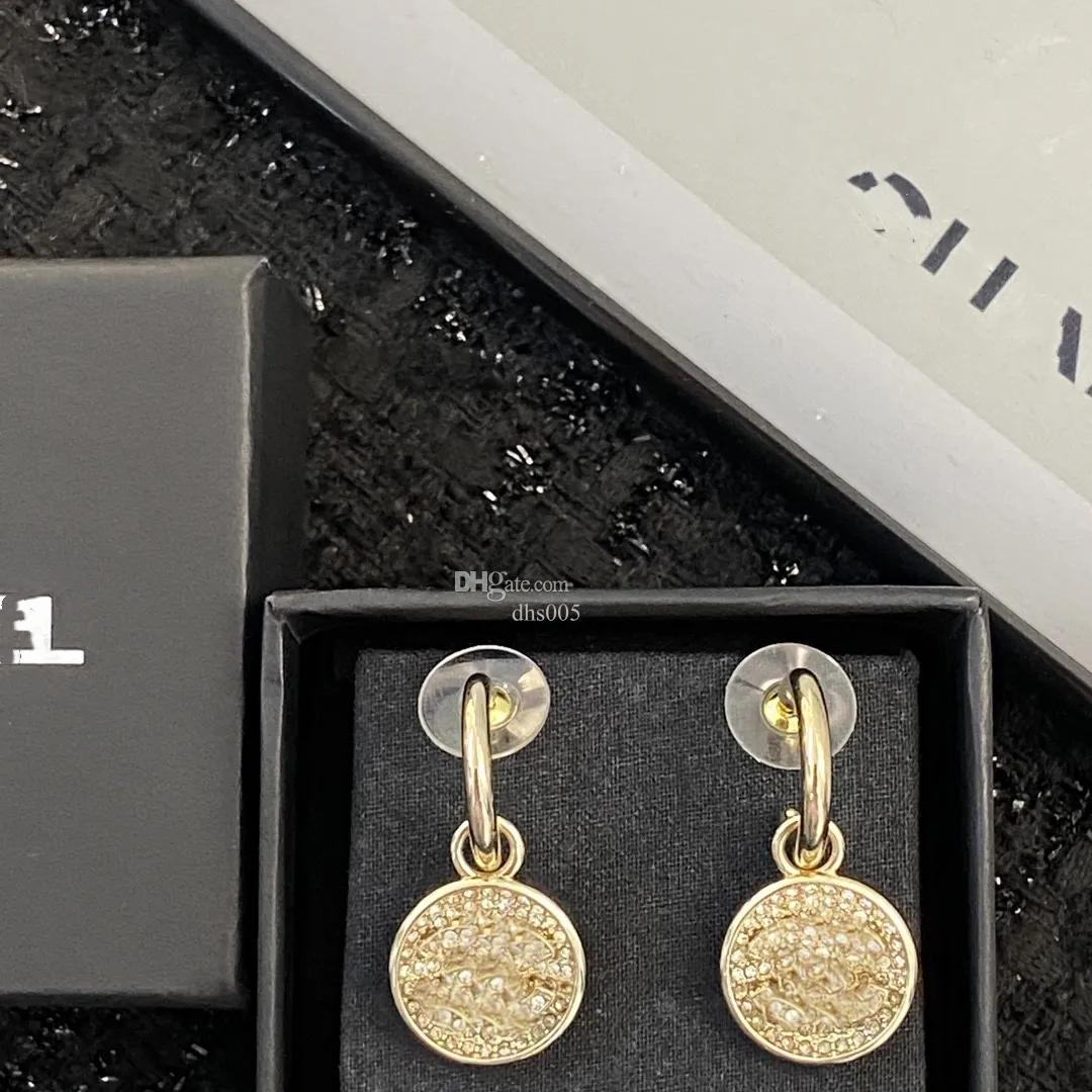 CHANNEL Double Pearl Stud Earrings With Caratlane Diamond Earrings Accents  20 Styles Of High Quality Wedding Jewelry For Women Teardrop Pearl Dangle  Earring AX44H From Dhs005, $35.78 | DHgate.Com