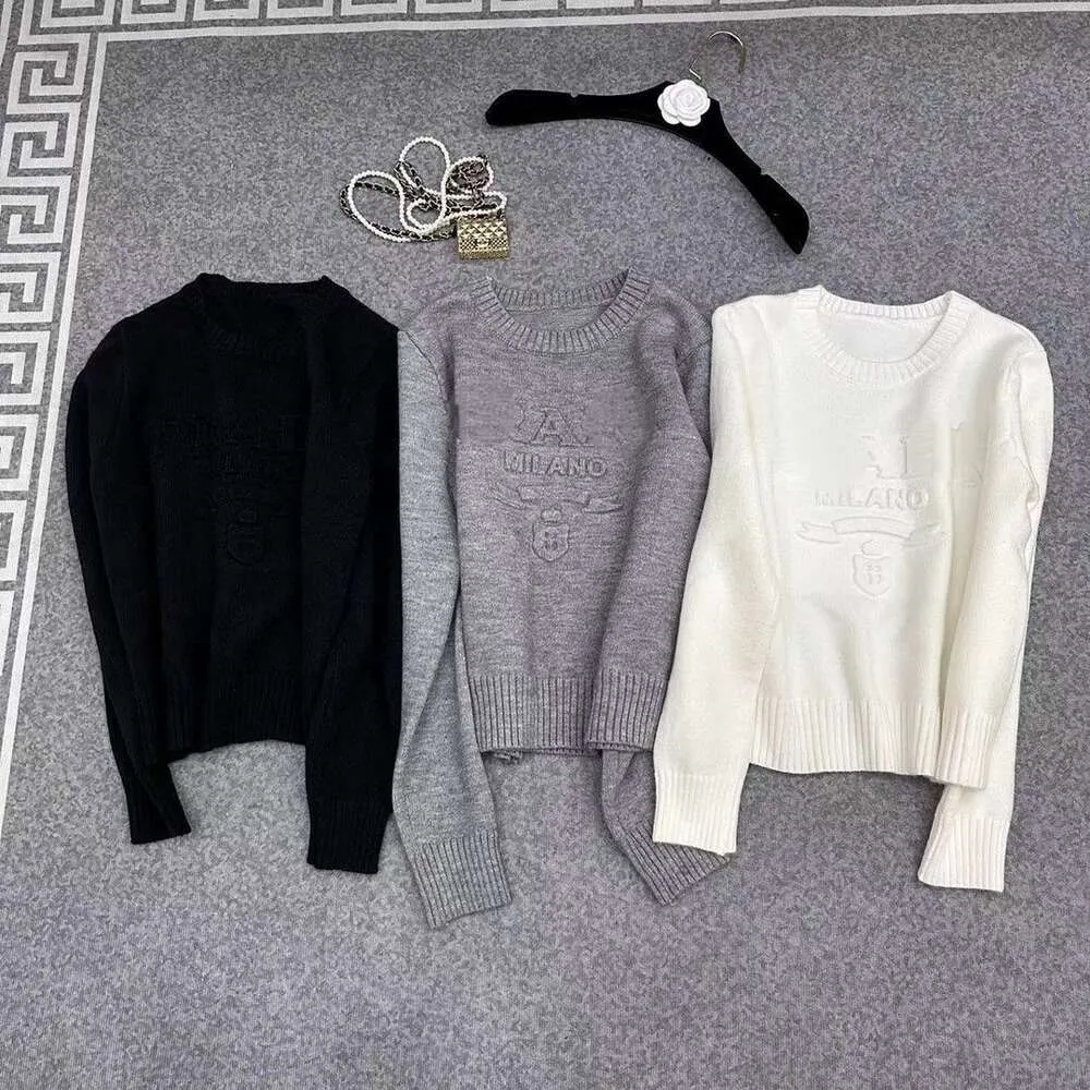 23ss Autumn Womens Sweater Classic Letter Emed Knit Top Simple Round Neck Knitwear Designer Sweater Women Long-sleeved Pullover Knitted Sweaters