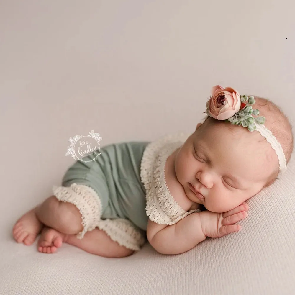 Haaraccessoires Geboren Pography Props Baby Meisje Kleding Halo Bloem Hoofdbanden Kant Outfit Romper Bebe Poshoot Ching Set 231019