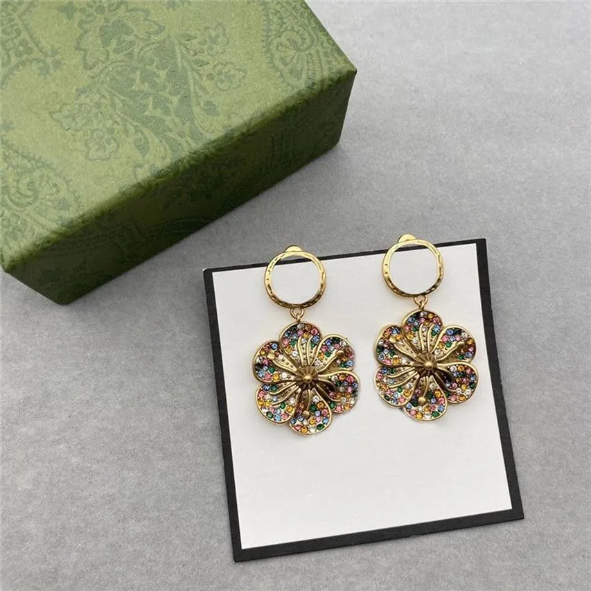 Elegante flor charme brincos colorido diamante pingente studs dupla carta designer eardrop com selos para festa feminina data gift353e