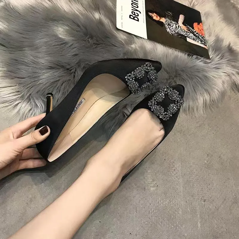 Designer de luxo vestido sapatos femininos moda saltos grossos sandálias carta impressão sapatos fundo clássico sapatos de festa de casamento