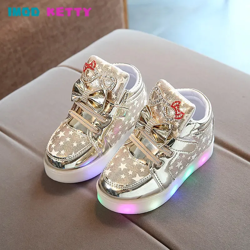 Sapatos baixos crianças sapatos de criança primavera outono tênis brilhantes com luz tênis antiderrapante moda luminosa sapatos esportivos meninas meninos 231019