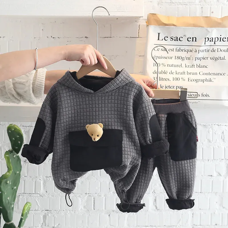 Clothing Sets Spring 2022 new children's sports leisure hooded set boy and girl baby black cartoon pocket bear sweater splicing set 231019