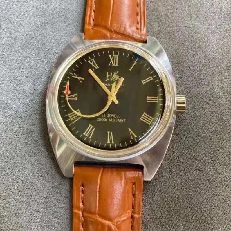 Horloges Shanghai Made Color Watch Klassiek Retro Handmatig Up Chain 19 Boor Mechanisch uurwerk Schokbestendige vliegtuignaald