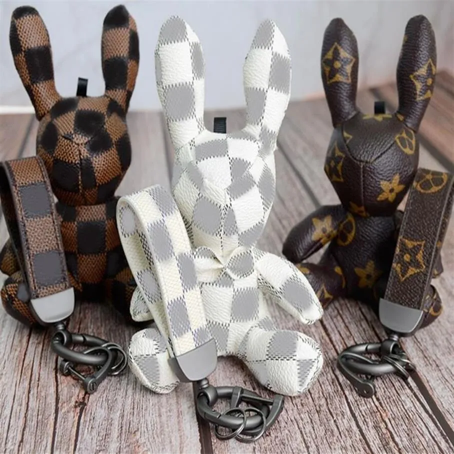 High-End Designer Cartoon Rabbit Car Key Rings Bag Pendant Charm Keychain Jewelry Grid Flower Printed Holder Women Män mode LEA2062