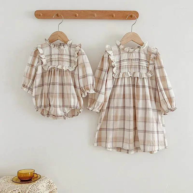 Abiti da ragazza 2023 Sister Look Outfit per neonate Neonati Serie plaid vintage Pagliaccetti per bambini Autunno Sorelle Abiti coordinati