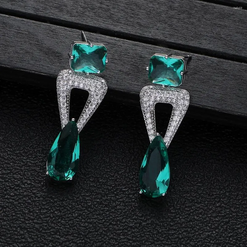 Boucles d'oreilles pendantes tendance Triangle vert goutte d'eau longue cristal pour femmes fantaisie CZ fête robe de mariée bijoux A19582