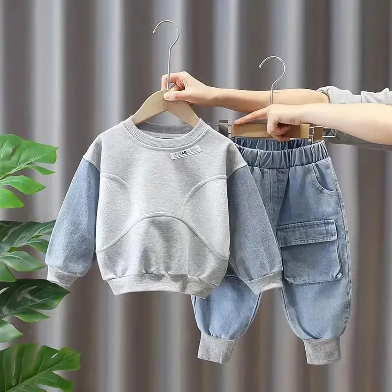 衣料品セットベイビーボーイズファッション服セット2023年春秋の子供用デニム韓国スタイルの子供向け2-8 yrstwopieceトップ+パンツセット231019