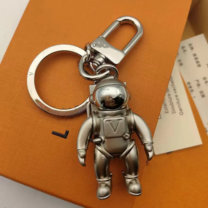 Tasarımcı Keychain Lüks Anahtar Zinciri Keyasyon Çantası Cazibesi Düz Renkli Mektup Astronot Anahtar Zincir Moda Klasik Anahtar Kolye