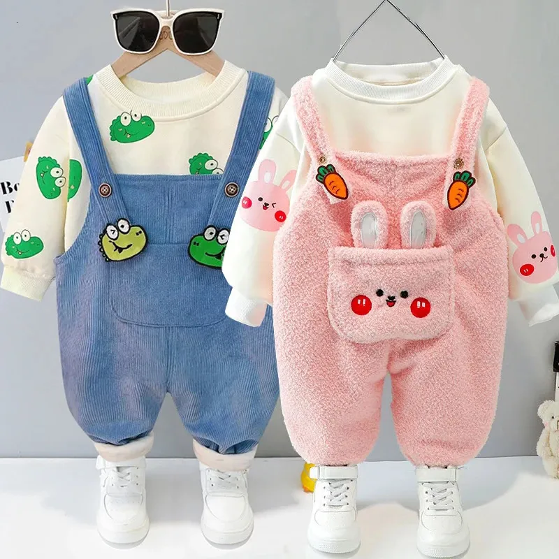 Kläderuppsättningar 2023 New Children's Cartoon Rabbit Ear Set Boys and Girls Plush Suspender Pants Two-Piece Baby tröja Sportkläder 231019