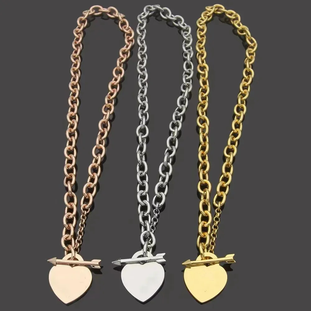 Collana di gioielli di moda, bracciale di design, ciondolo a forma di cuore, set di gioielli in oro 18 carati per ragazza, regalo d'amore per San Valentino 852