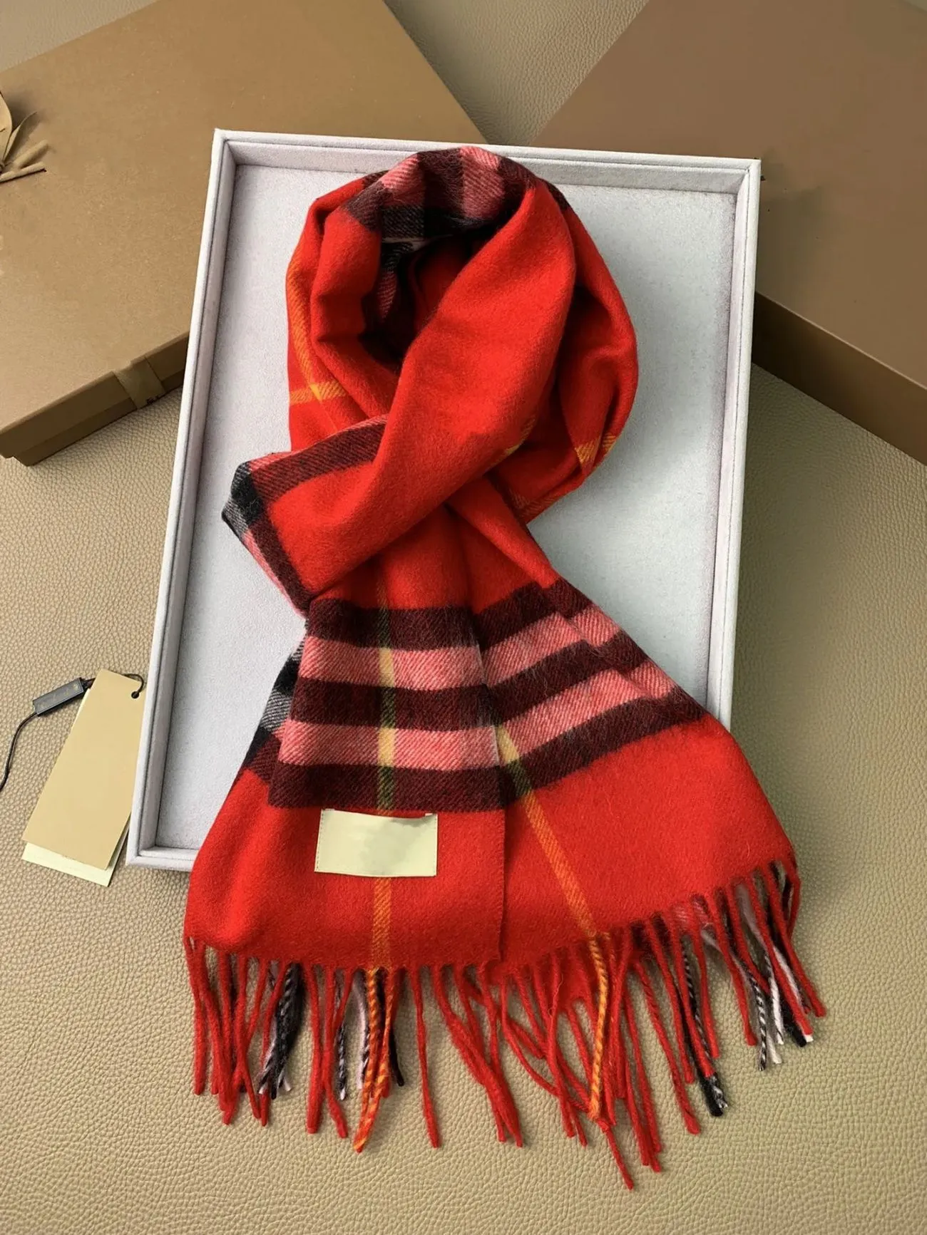 Kvalitet Classic Scarf Designer Winter Unisex Top 100% Cashmere British Plaid Cot Endast Högkvalitativ halsduk