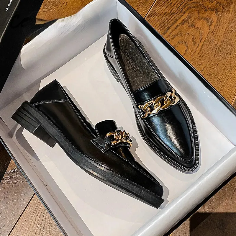 Klädskor plus storlek 42 Oxford skor kvinna loafers läderlägenheter kedjor sneakers trend flickor lolita medium klackar lägenheter vår 231018