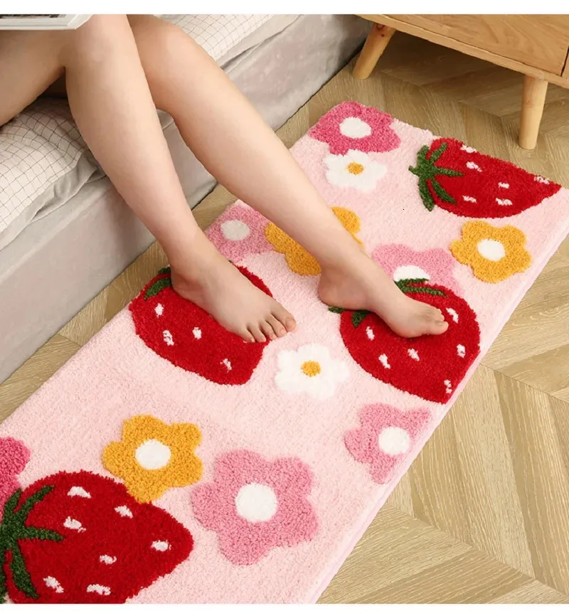 Tapis de bain Inyahome intérieur peluche sol fraise tapis décor drôle touffeté microfibre tapis Super confortable séchage rapide tapis 231019