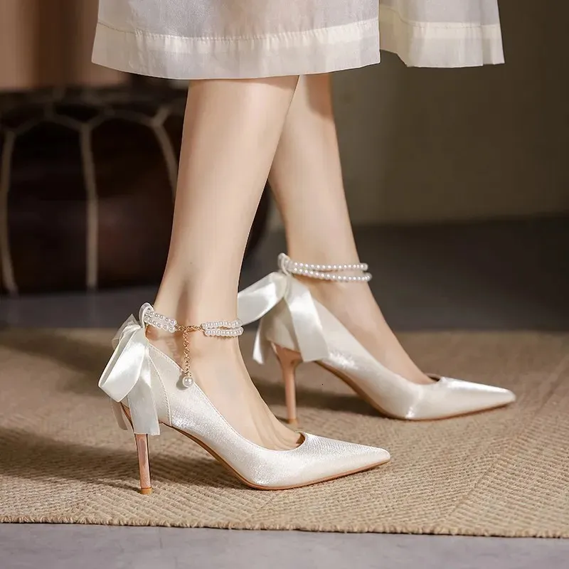 Kleid Schuhe Elegante Damen Weiße Perlen Knöchelriemen Pumps für Hochzeit Frauen Seide Zurück Bowtie Hohe Stiletto-absätze Frau Frühling 2023 231019
