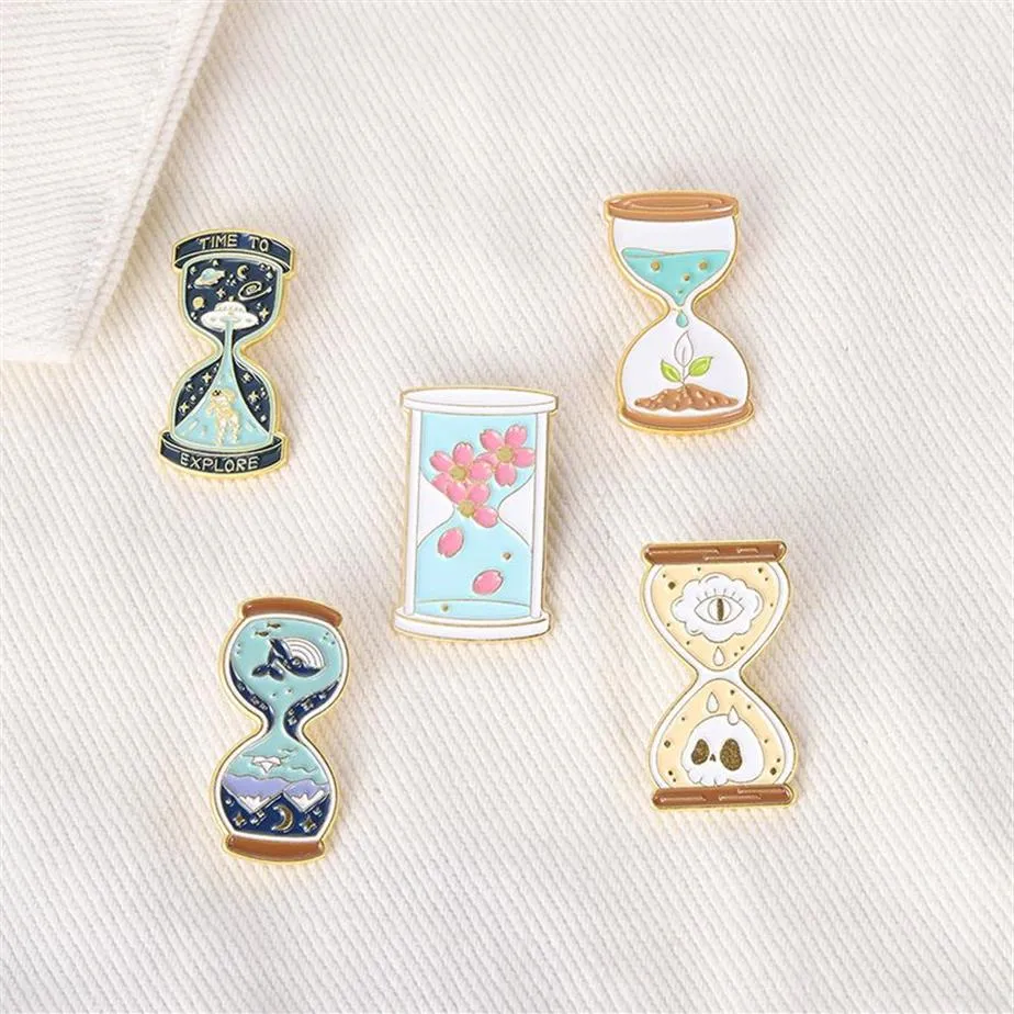 European Time Hourglass Model Brooches Eye Skull Whale Flower Explore Lapel Pin Animal Mountain Moon Planet Alloy Clothes Badge Je209c