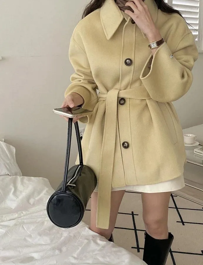 Vestes pour femmes style littéraire rétro couleur unie revers simple rangée sangle multi-boucle épaissie manteau de laine ins version coréenne mode