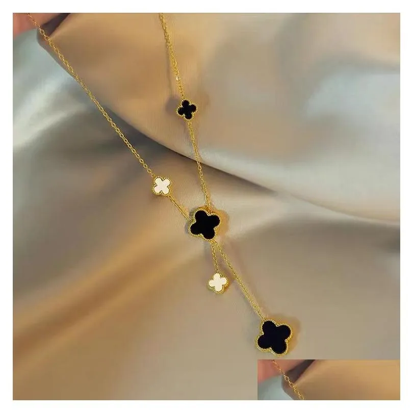 Pendant Necklaces New Designer Necklace Jewelry 4 Leaf Clover Pendant Necklaces Bracelet Stud Earring Gold Sier Mother Of Pearl Green Dh28U