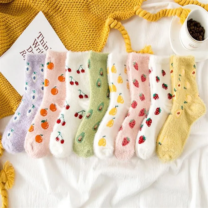 Socks Hosiery Fuzzy Cartoon Nerzfrucht Dame süße Winter Süßigkeit Kawaii plus dicker Samt lässige Frauen flauschige warme kurze Terry Cott281i